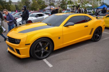 Beşinci nesil Chevrolet Camaro kaslı, geçmişe dönük bir tasarıma ve güçlü V8 motor seçeneklerine kavuştu.