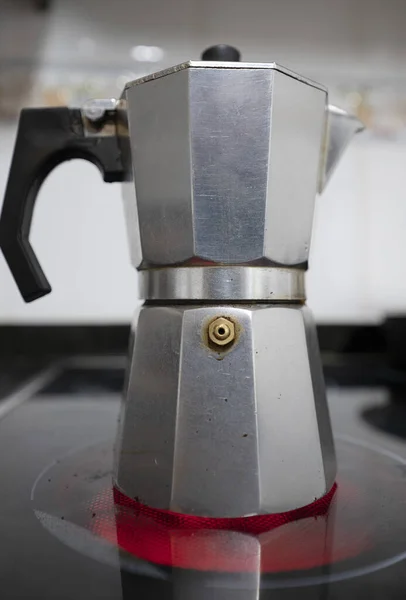 Traditionelle Aluminium Keramik Kochfelder Heißer Und Aromatischer Kaffee — Stockfoto