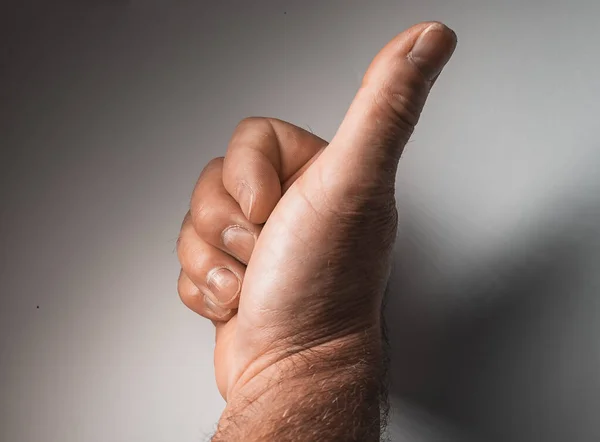 Man Hand Med Tummen Upp Som Symbol Allt Bra — Stockfoto