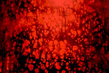 Siyah bir arka planda kırmızı lekeler parlak bulanık avize dokusu