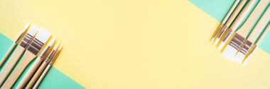 Sanat eserleri için küçük çocuk fırçaları. Asgari yaratıcı konsept. Farklı tasarım amaçları için moda renk düzeni. Pankart