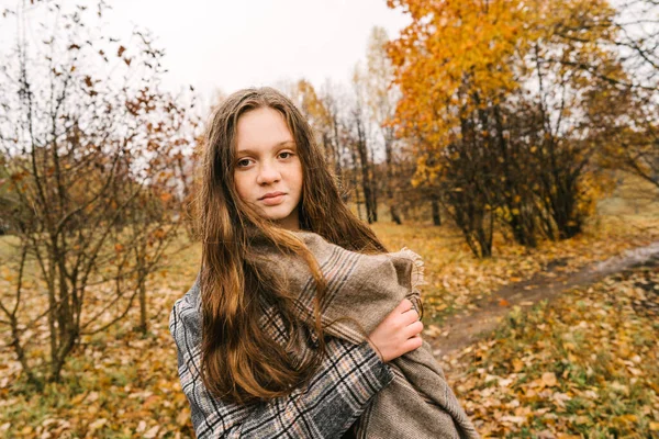 Red Headed Curly Freckled Girl Autumn Yellow Park First Snow — ストック写真