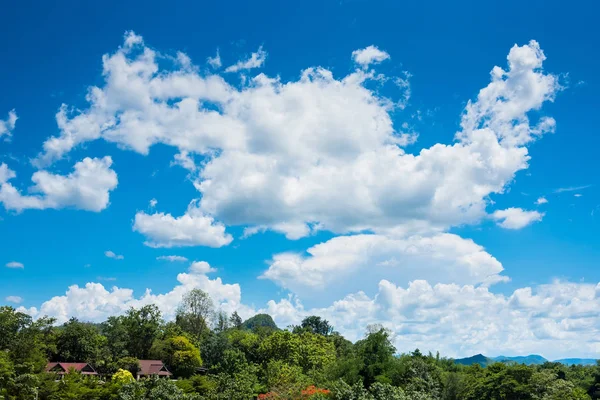 Céu Nuvens Durante Dia Para Fundo — Fotografia de Stock