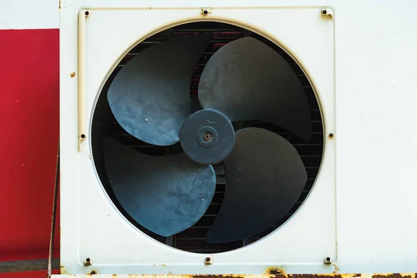 Oude Fan Airconditioner Compressor — Stockfoto