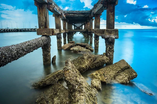 Debaixo Das Ruínas Jetty Foto Exposição Longa Seascape Tailândia — Fotografia de Stock