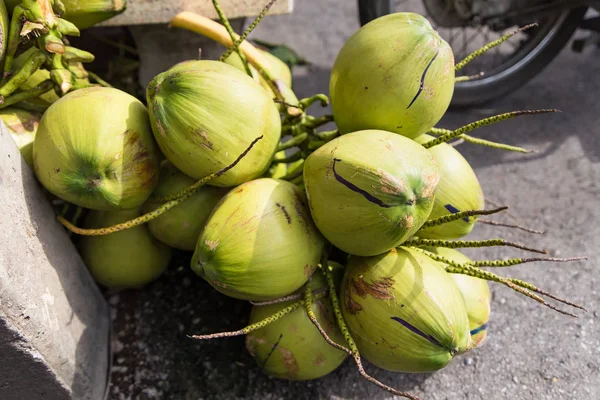Stack Färska Gröna Kokosnötter Thailand — Stockfoto
