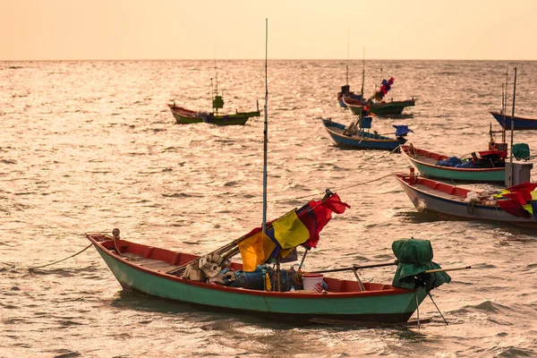 Barcos Pesca Flutuantes Encalham Porto Pôr Sol Mar Chanthaburi Tailândia — Fotografia de Stock