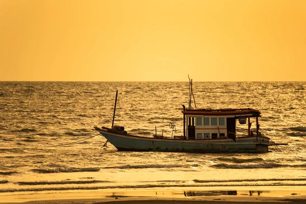 Barcos Pesca Flutuantes Encalham Porto Pôr Sol Mar Chanthaburi Tailândia — Fotografia de Stock