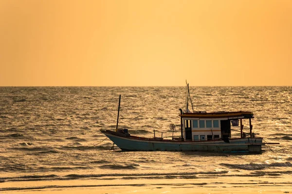 Barcos Pesca Flutuantes Encalham Porto Pôr Sol Mar Chanthaburi Tailândia — Fotografia de Stock