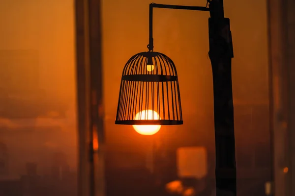 Oiseau Cage Lampe Suspendue Sur Dessus Ampoules