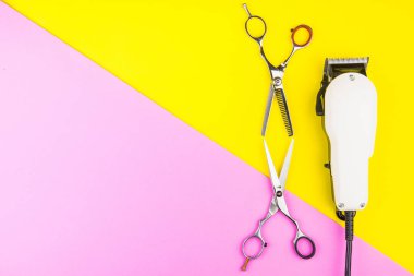 Şık profesyonel kuaför makası ve beyaz elektrik makası