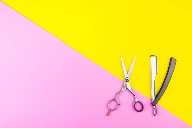 Sarı ve pembe backgrou şık profesyonel kuaför makaslar