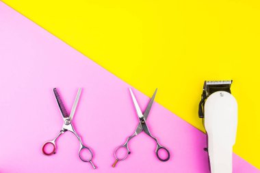 Şık profesyonel kuaför makası ve beyaz elektrik makası