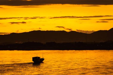 Gemi sabah Mekong Nehri'nde yelken, s