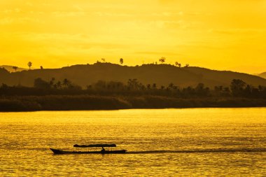 Gemi sabah Mekong Nehri'nde yelken, s