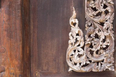 Baandam 'daki İnci Evi' nin ahşap oyması. Tayland..