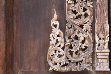 Baandam 'daki İnci Evi' nin ahşap oyması. Tayland..