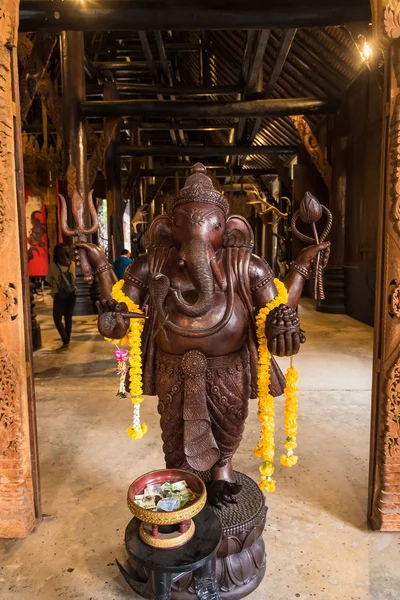 Ganesha hindu god wooden statue in Thailand. — Stock Photo, Image