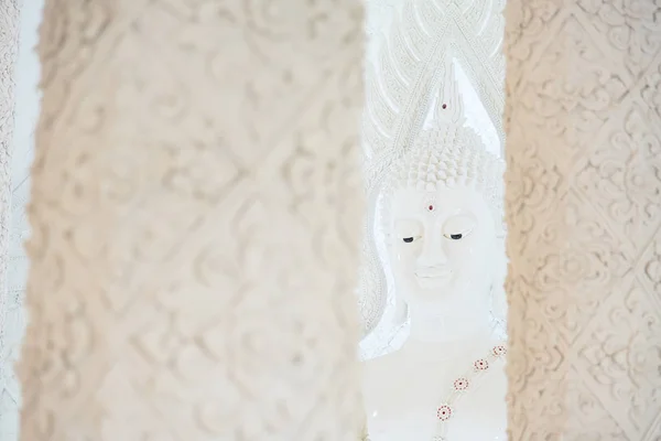 Estátua de Buda Branco na Igreja de Huai Pla Kung Temple.Chiang Rai — Fotografia de Stock