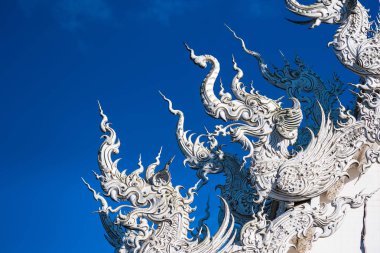 Wat Rong Khun Chiang Rai eyaleti T çatı üstüne Dekorasyon