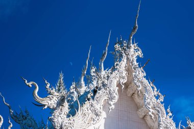 Wat Rong Khun Chiang Rai eyaleti T çatı üstüne Dekorasyon