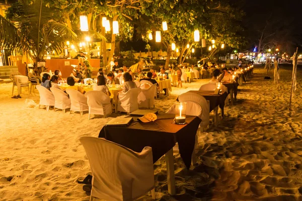Rayong, Tailandia - 10 de mayo de 2019: Cena Restaurante de Vongdeua — Foto de Stock