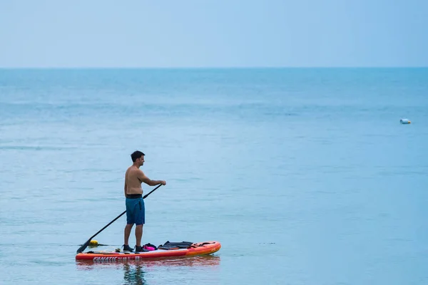 Rayong, Tailandia - 12 de mayo de 2019: Nombre no identificado Personas en k — Foto de Stock