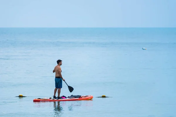 Rayong, Tailandia - 12 de mayo de 2019: Nombre no identificado Personas en k — Foto de Stock