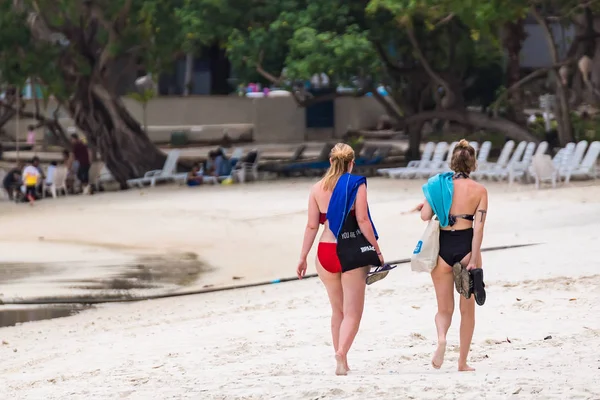 Rayong, Tayland - May 11, 2019 : Tanımlanamayan isim iki kadın w