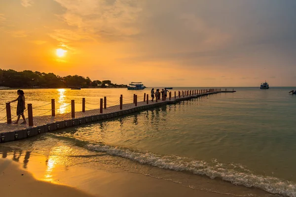 Rayong, Tailândia - 12 de maio de 2019: Vista da praia de Vongdeuan no — Fotografia de Stock