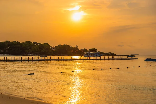 Rayong, Tailândia - 12 de maio de 2019: Vista da praia de Vongdeuan no — Fotografia de Stock