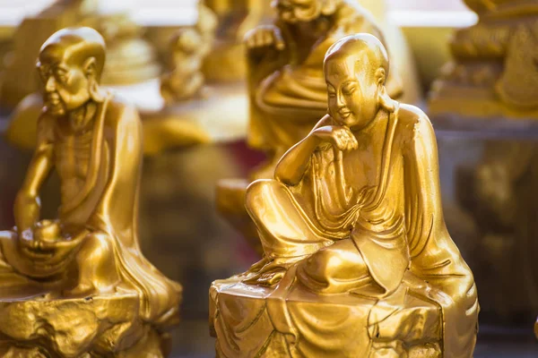 Buda de oro imagen, templo chino Wat Borom Racha Kanchanapise — Foto de Stock