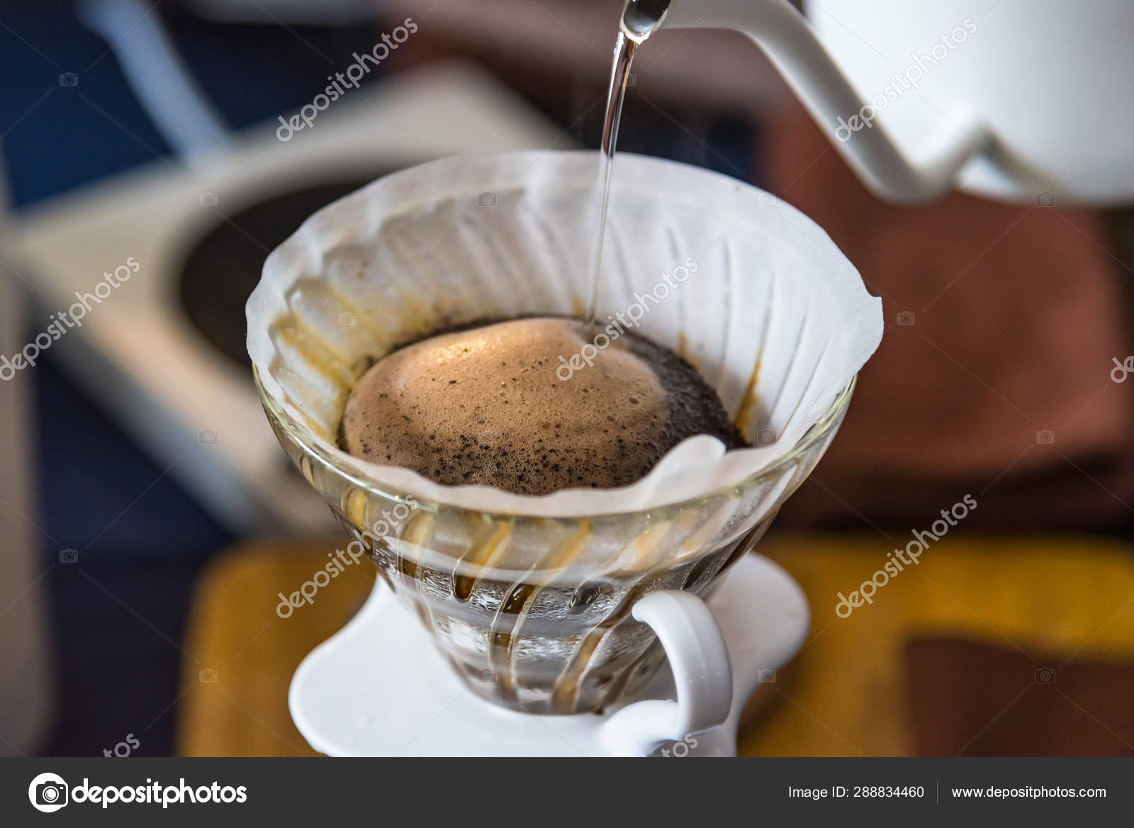 Smitsom sygdom hungersnød sne Close up of filter coffee maker, kettle with thermometer and dig Stock  Photo by ©Bubbers 288834460