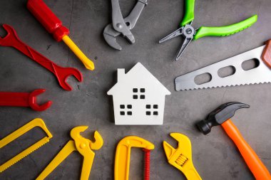 Ahşap ev ve inşaat araçları oyuncak taş desen backgro