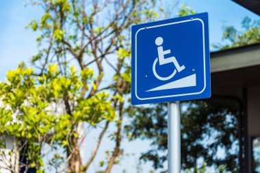 Etkisiz hale getirmek için park arabasını, devre dışı bırakmak için özel park yerlerini imzala