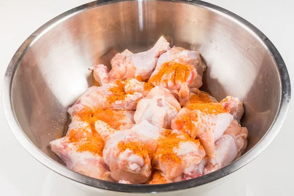 Sayap Ayam Mentah Dalam Mangkuk Baja Stainless Tidak Siap Dengan — Stok Foto