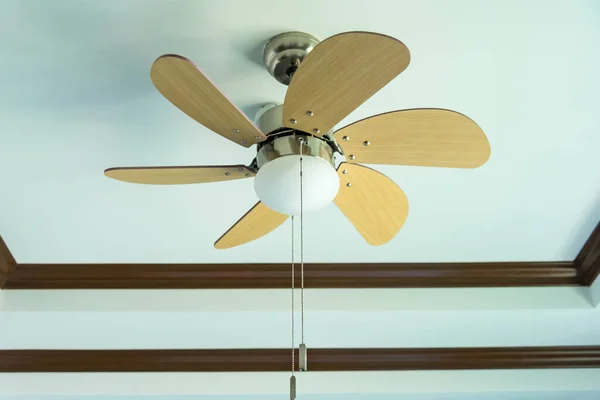 Вентилятор Лампой — стоковое фото