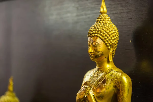 Złoty Posąg Buddy Czci — Zdjęcie stockowe