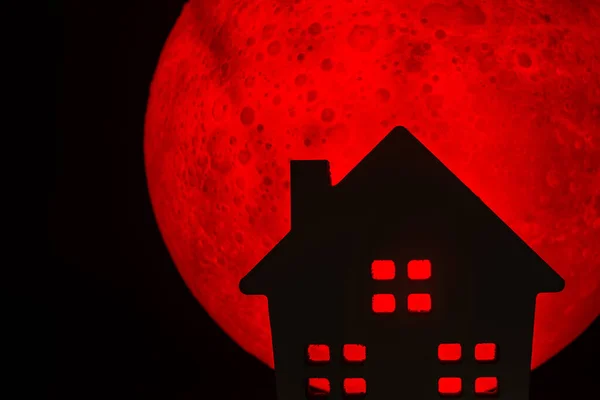 Silueta Strašidelného Domu Hrůzy Pozadí Červený Úplněk Halloween Horor Koncept — Stock fotografie