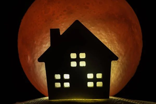Силуэт Дома Привидениями Ужасов Заднем Плане Красное Полнолуние Концепция Ужасов — стоковое фото