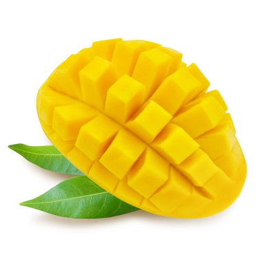 Sarı mangolu ve yapraklı ve kesme maskesiyle beyaz arkaplanda izole edilmiş.