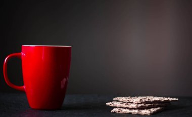 taza de tee y galletas 