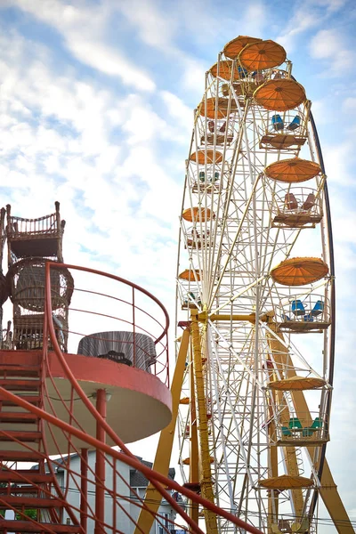 Rotující Ferris Wheel Silueta Kolotoč — Stock fotografie