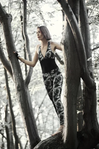 Schlanke Sportlerin Nach Dem Training Wald Freien — Stockfoto