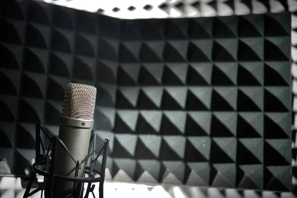 Gümüş Profesyonel Mikrofon Kayıt Stüdyosu — Stok fotoğraf