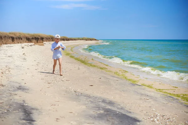 Çocuk Güzel Çakıl Plaj Toplar — Stok fotoğraf