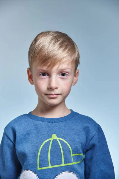 Porträt Eines Lächelnden Jungen Von Jahren — Stockfoto