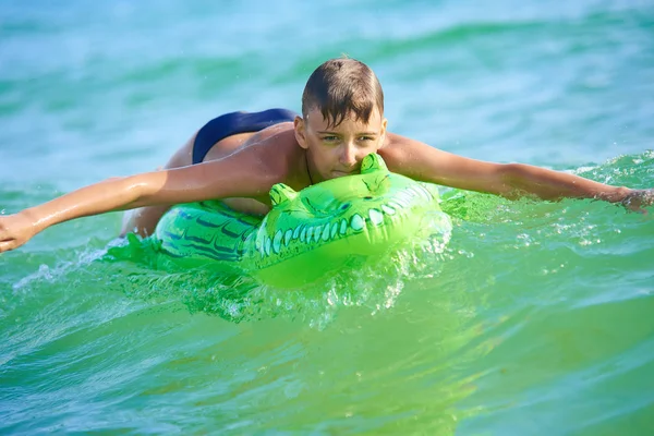 Determinadas Natualizações Mar Crocódigo Inflatável Toy — Fotografia de Stock