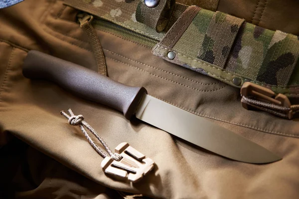 Στρατιωτικό Μαχαίρι Στρατού Θηκάρι Καραμπίνα Κούμπωμα — Φωτογραφία Αρχείου
