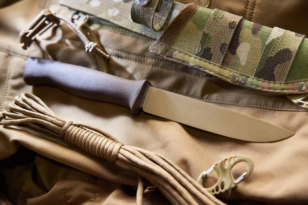 Σετ Στρατού Θηκάρι Καραμπίνα Κούμπωμα Στρατιωτικό Μαχαίρι Σχοινί — Φωτογραφία Αρχείου